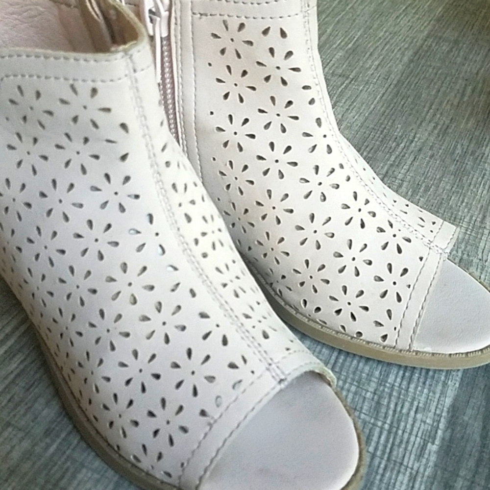 Boot like sandals
